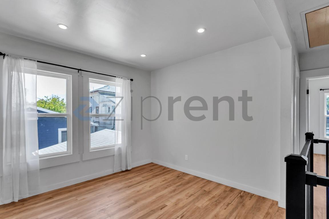 Building Photo - Unit N/a