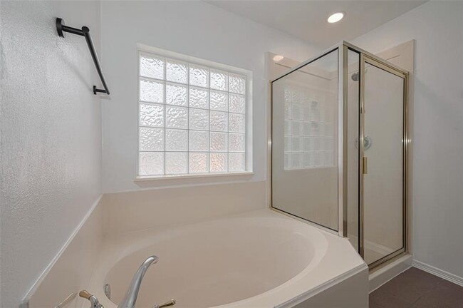 Building Photo - 4160 Greystone Way
