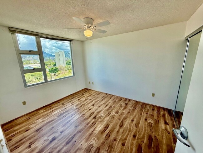 Building Photo - 1BD/1BA/1 Covered Parking
