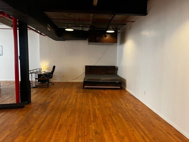 Building Photo - 1501 Kemper St