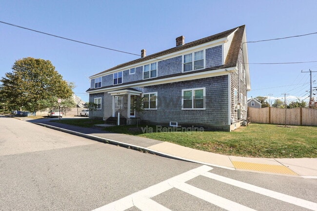 Building Photo - 91 Louis St