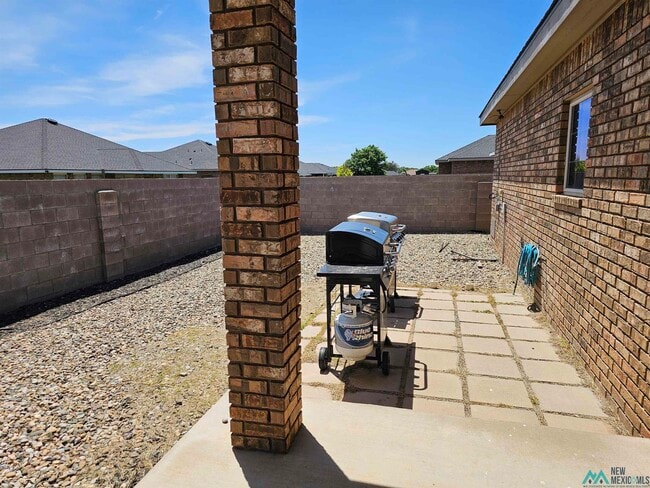 Building Photo - 209 Almond Tree Ln
