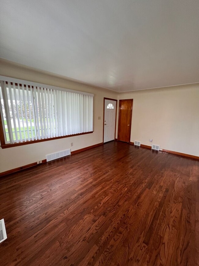 Building Photo - 154 S Kimberly