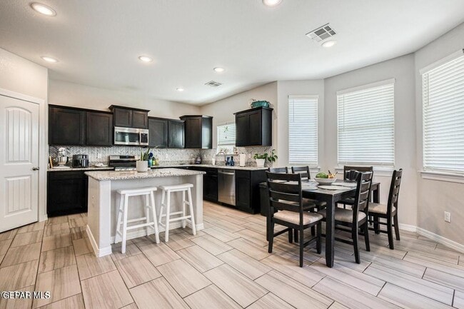 Building Photo - 4812 Marisabel Azcarate St
