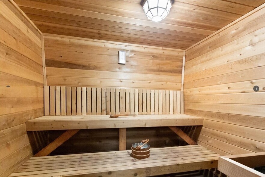 Building Photo - 1425 Arthur St