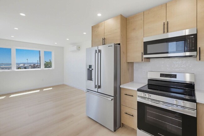 Building Photo - Breathtaking Bay Views & Large Private Deck - Walking Distance To Mission Bay