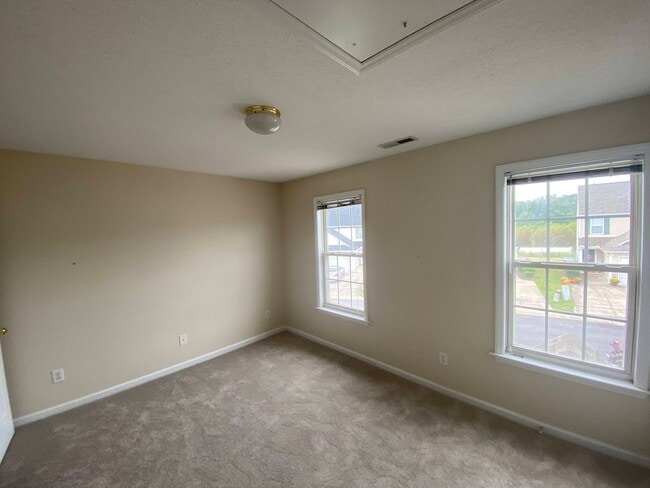 Building Photo - 2 bedroom duplex in Raleigh with ALL the amenities included