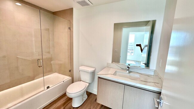 Building Photo - Expansive 2-Bedroom with Gourmet Kitchen &...