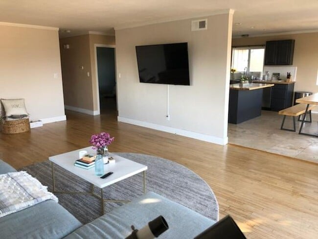 Building Photo - 3 Bed-2 Bath Single Story Home in the desired Windsor Hills neighborhood of La Mesa