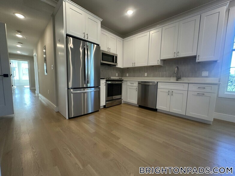 Building Photo - 104-106 Warren St.