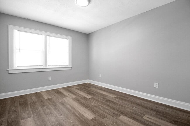 Building Photo - Beautifully Updated 3-Bedroom Home Near Do...
