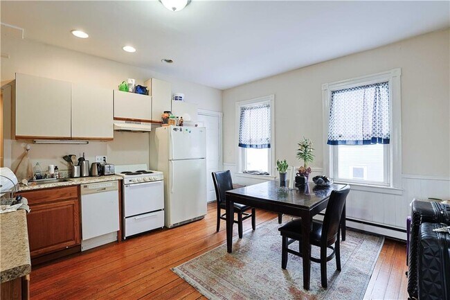 Building Photo - 440 Wickenden St