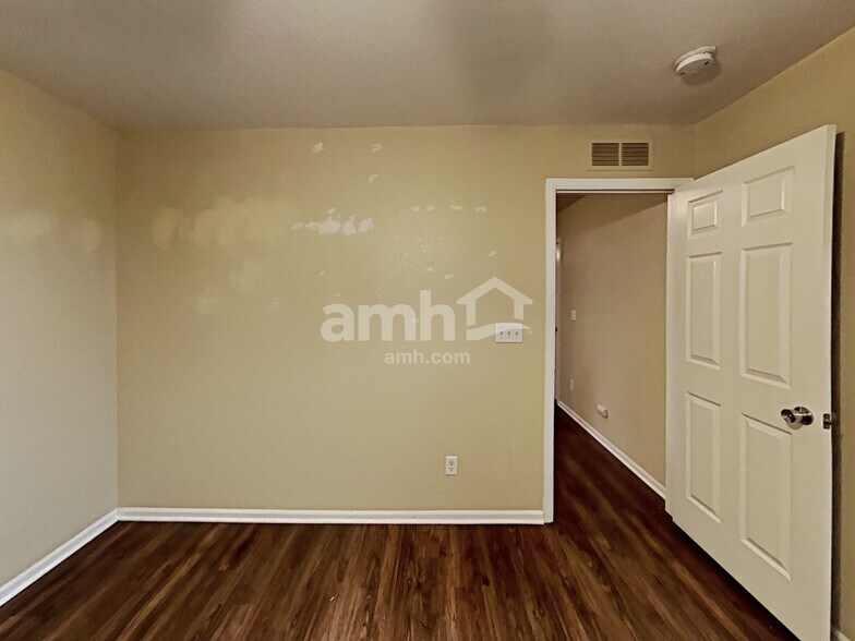 Building Photo - 4726 Andes St