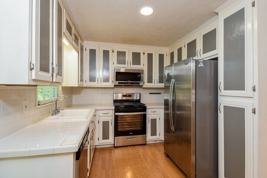 Building Photo - 503 Brooksdale Dr