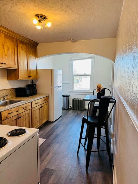 Kitchen - 315 W Halliday St