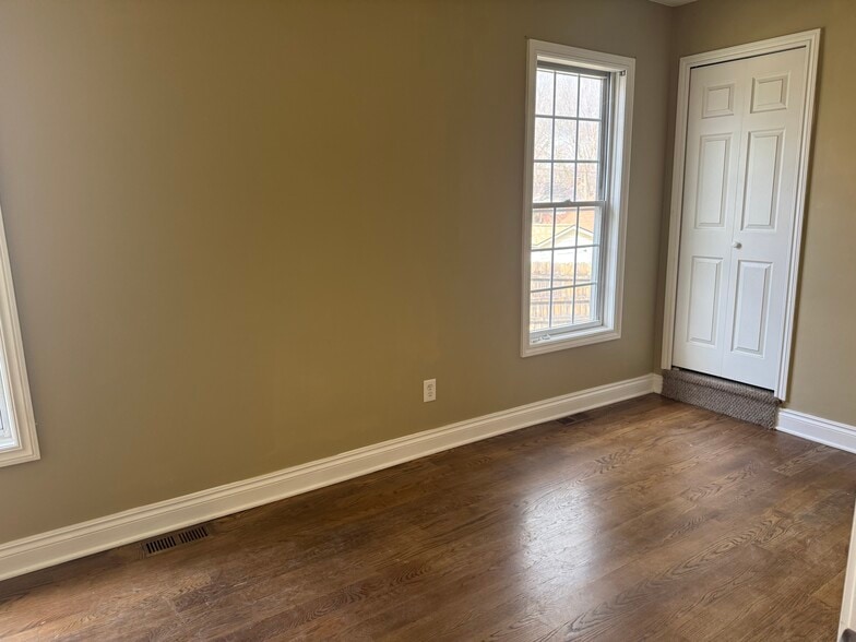 Main floor bedroom - 41940 E Ann Arbor Trl