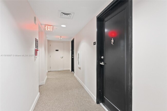 Building Photo - 1871 NW S River Dr