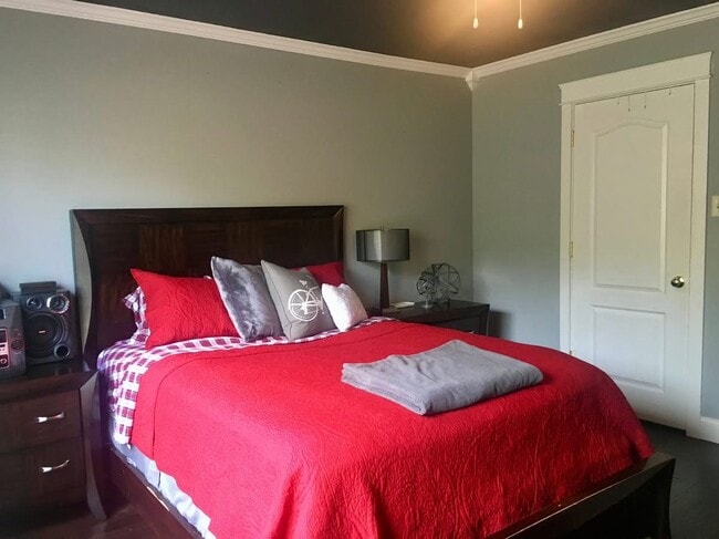 Primary Photo - 122 Deer View Cir