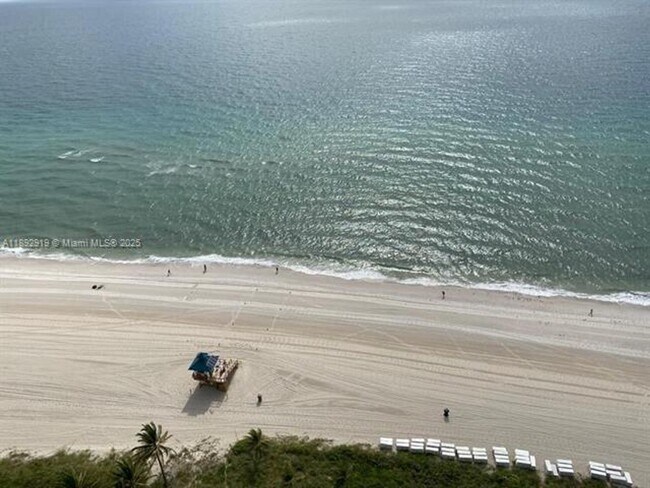 Primary Photo - 18201 Collins Ave