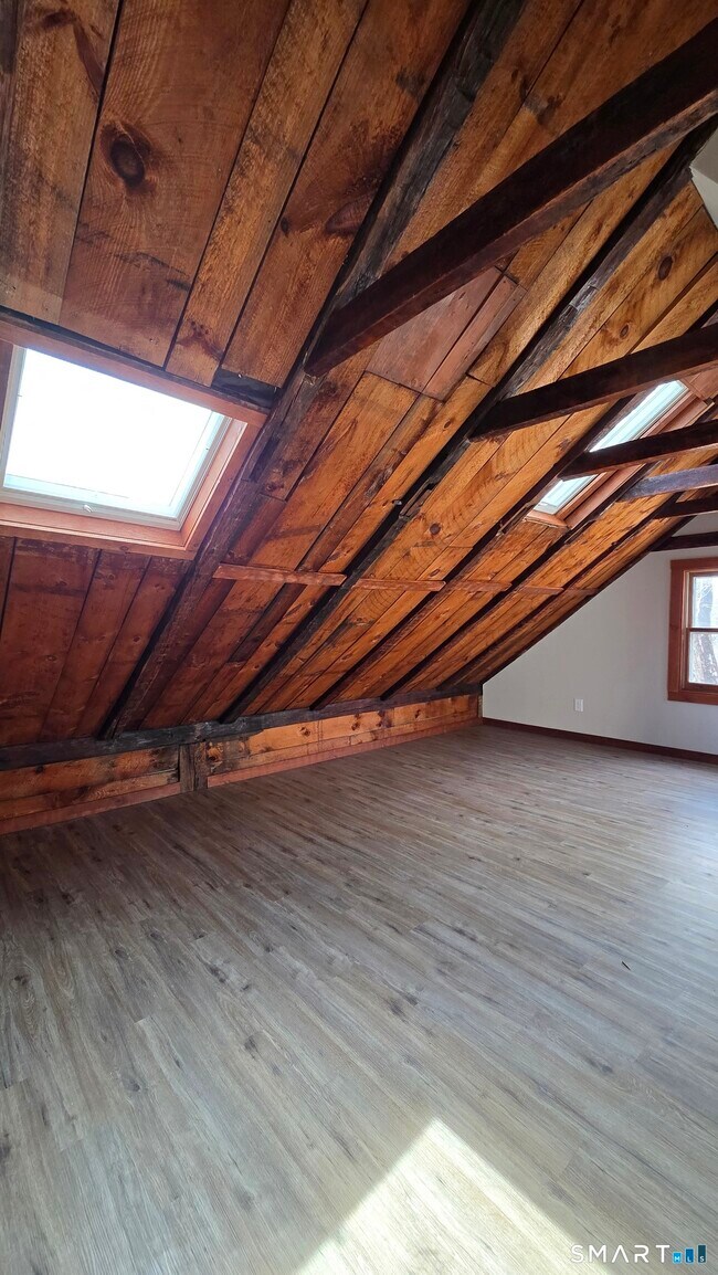 Building Photo - 5 Morris Rd