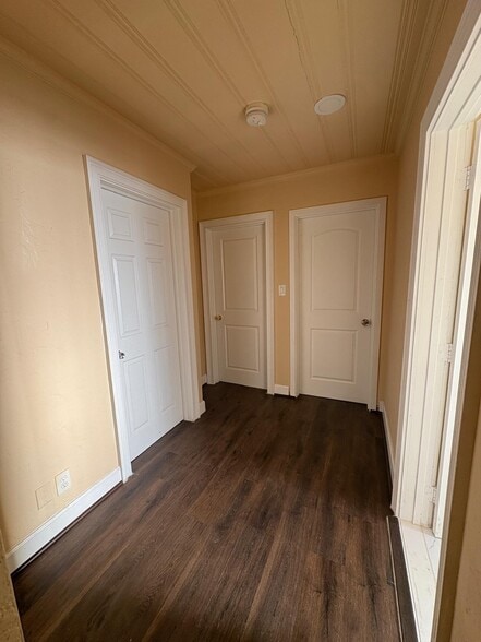 Building Photo - 2205 A E Isaacs Ave