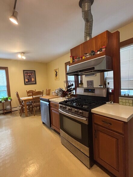 Building Photo - 29 Pratt St