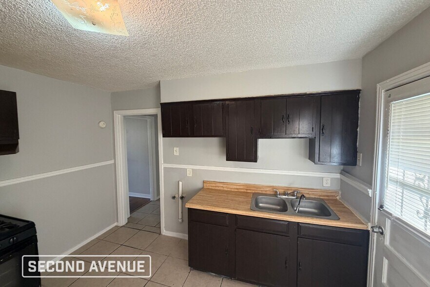 Building Photo - 2709 Henley Dr