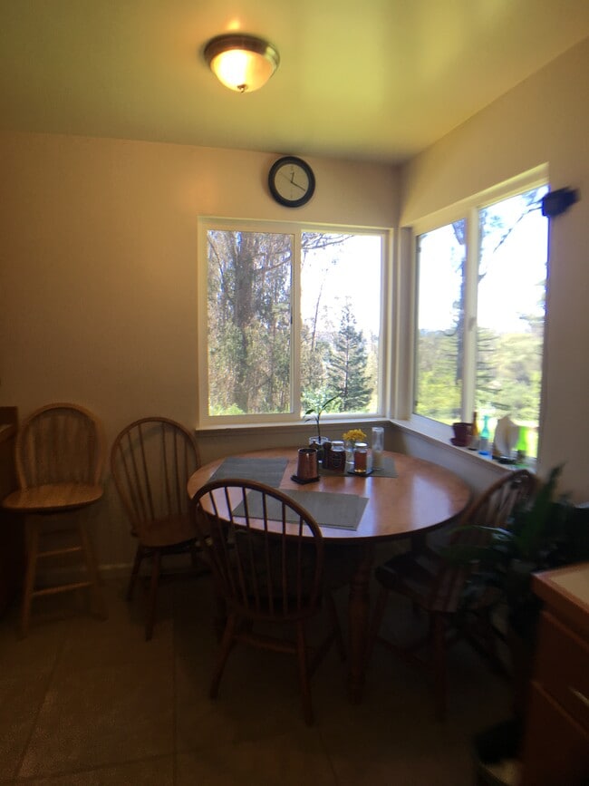 Building Photo - 221 Gillette Rd