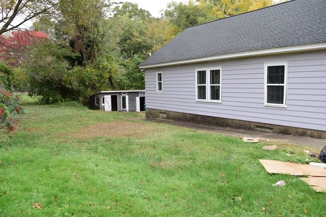 Building Photo - Cute modern rancher in the heart of Highla...