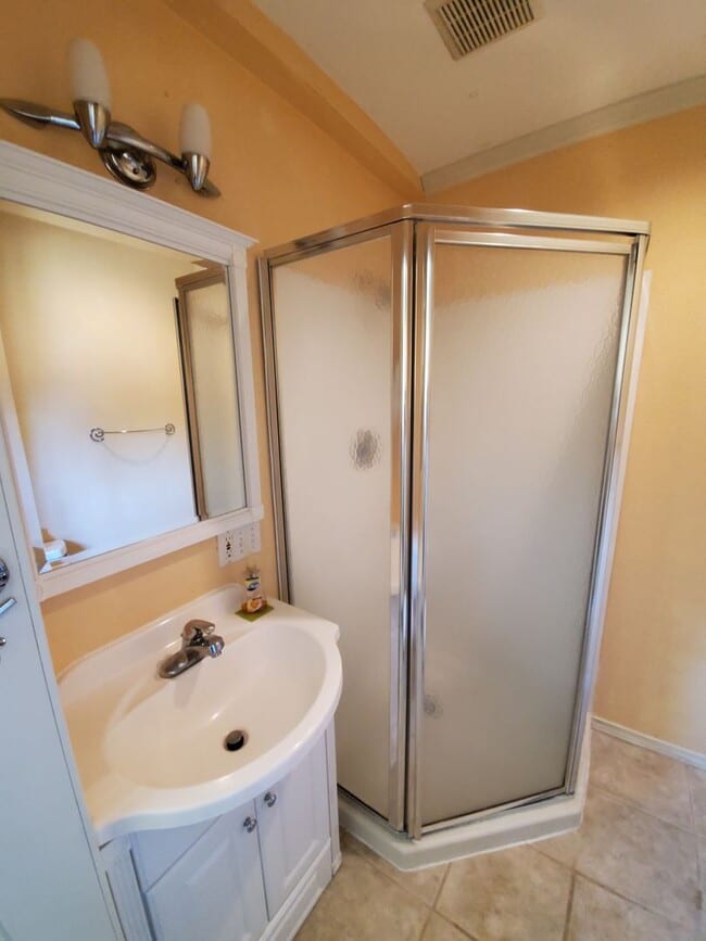 Building Photo - 3 Bed, 1.75 bath Home in Port Orchard