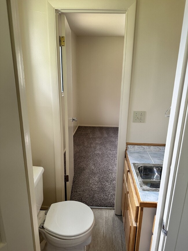 Building Photo - Ranch Style 3 bed, 1-1/2 bath Aurora Home ...