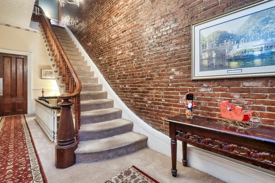 Building Photo - 670 Tremont St