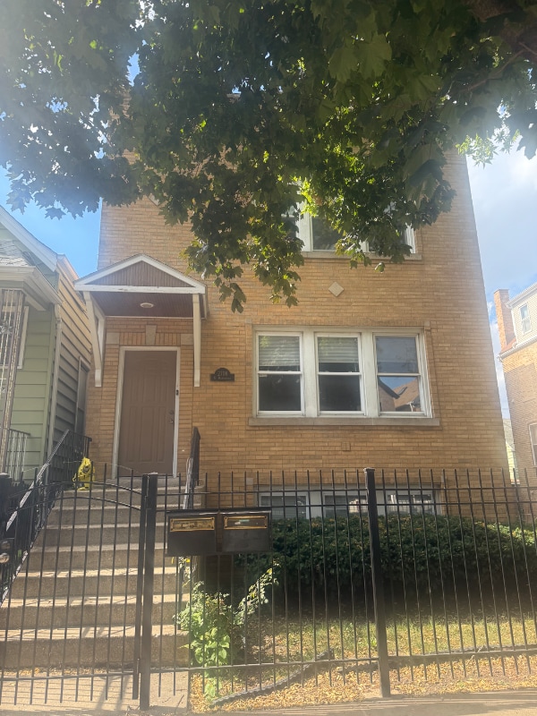 Building Photo - 2708 N Marshfield Ave