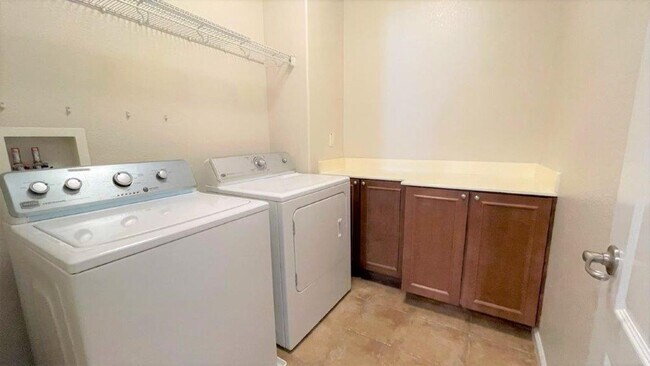Building Photo - Concord Beautiful 4 bedroom 2.5 bathroom h...