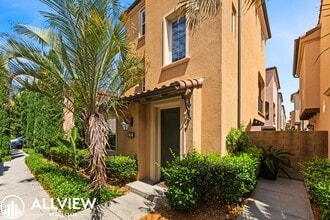 Building Photo - Your Next Home Awaits – Beautiful 3-Bedroom Irvine Townhome