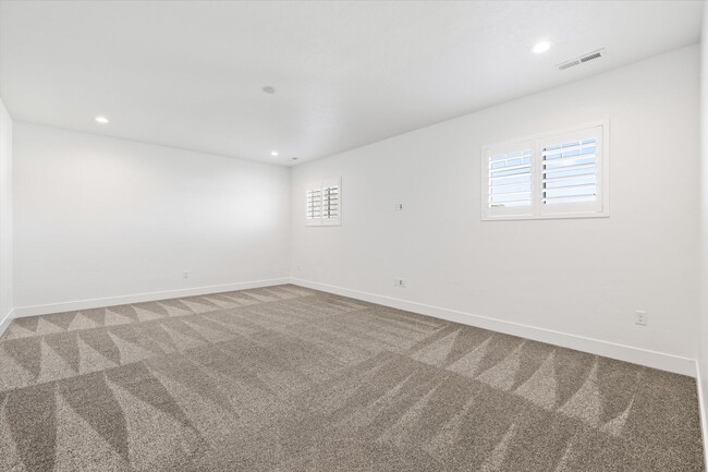 Building Photo - Luxury 5-Bed + Bonus + RV Garage Home for ...
