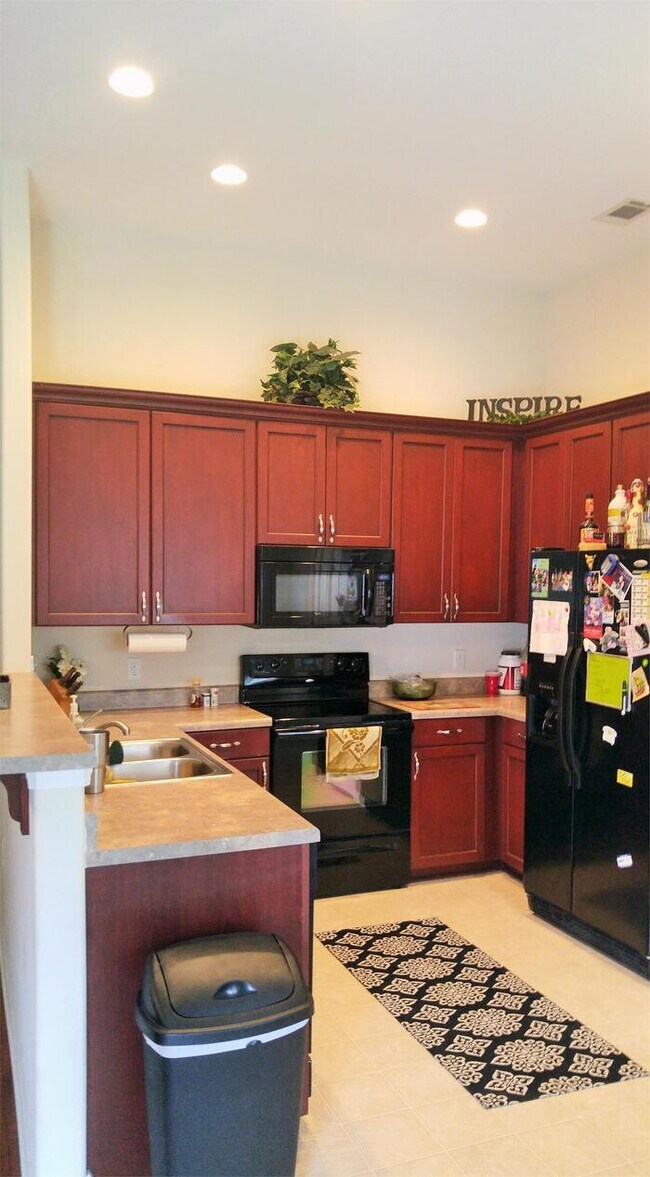 Building Photo - 34 Twin Oaks Pl