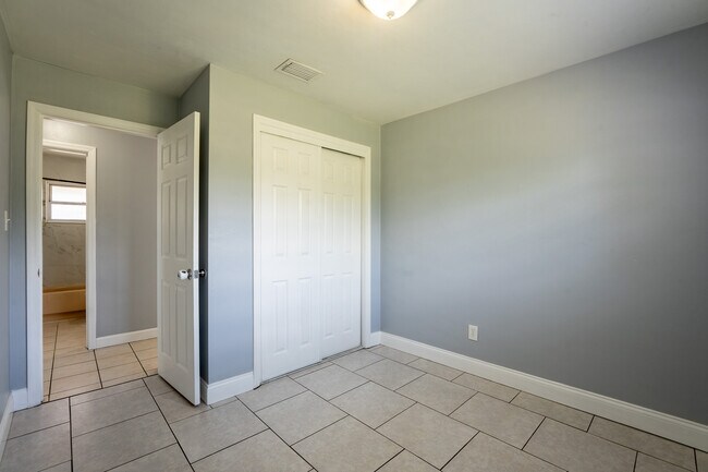 Building Photo - 50 N Edgemon Ave