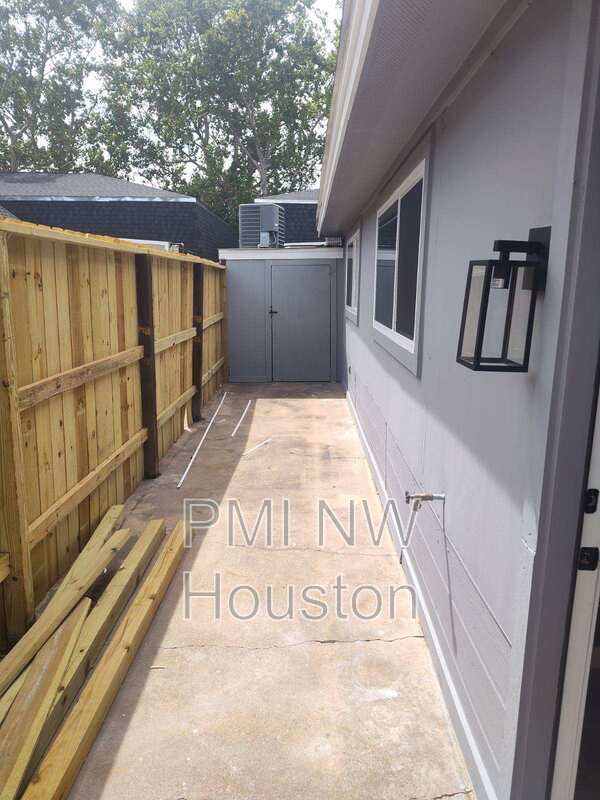 Building Photo - 2687 Gessner Rd