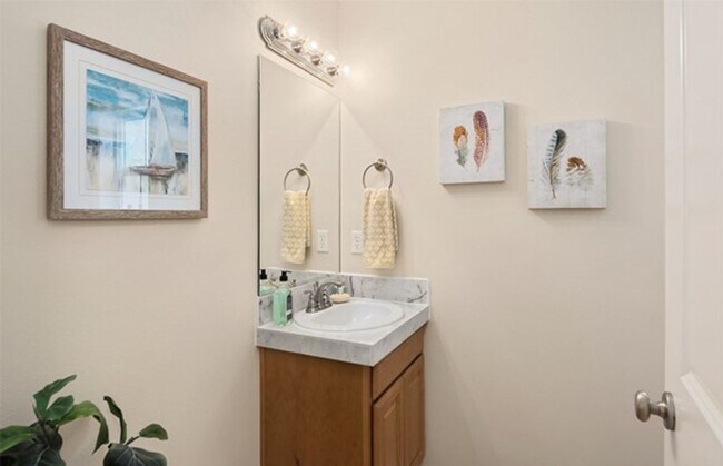 Building Photo - Impeccably Maintained and Wonderfully Updated Kenmore Home with 3 Bed and 2.5 Bath