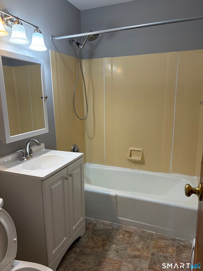 Building Photo - 53 1/2 Glenwood Ave