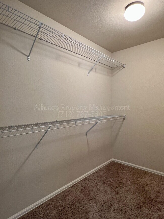 Building Photo - 6280 San Mateo Dr