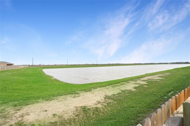 Building Photo - 1001 Strawberry Ridge Dr