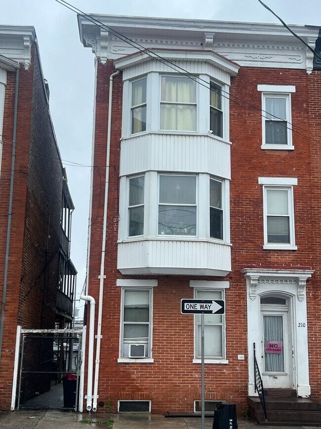 Primary Photo - 210 S Duke St