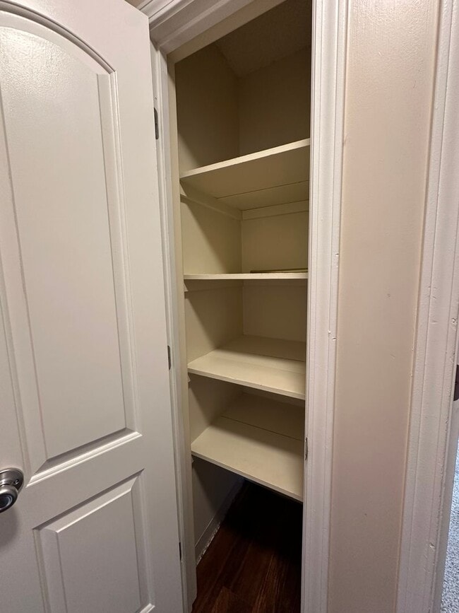 Building Photo - Come take a look at this 3-bedroom 2-bath home on the West side of Russellville.