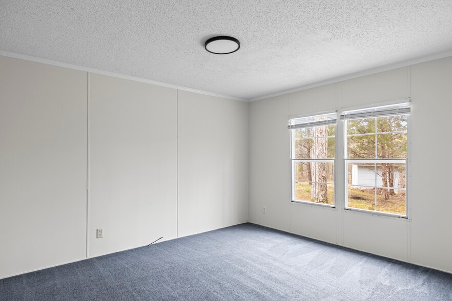 Building Photo - 209 Varner Dr SW