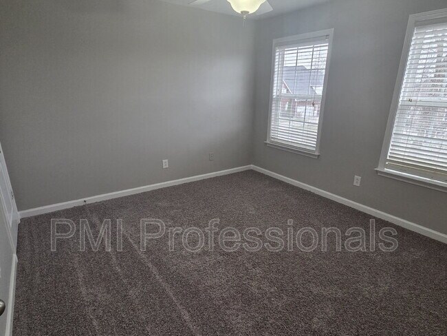 Building Photo - 617 Rambush Dr