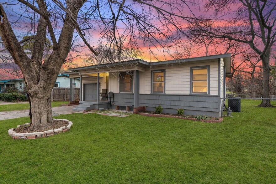 Building Photo - 319 Arnold Ave