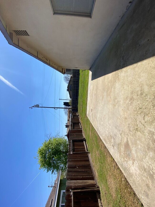 Building Photo - Tulare Home for Rent coming soon!