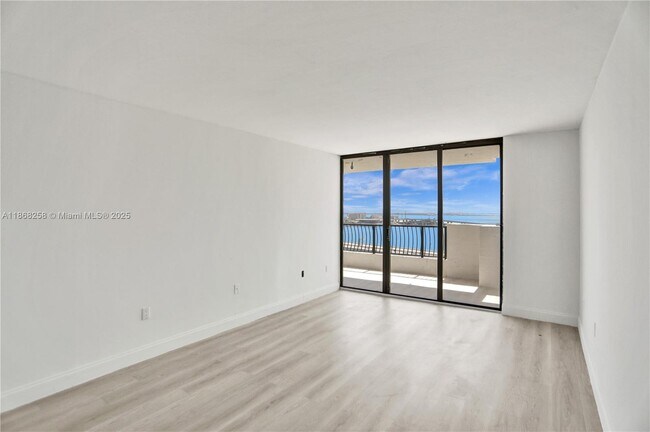Building Photo - 555 NE 15th St
